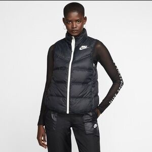 Nike Women's Dark Navy Windrunner Reversible Vest - Medium